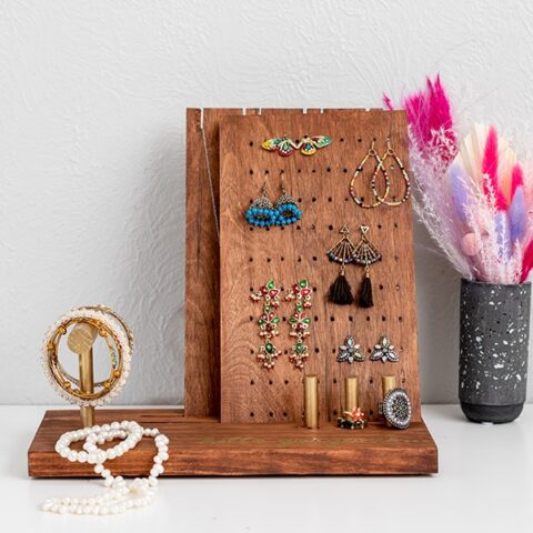 Learn how to make a gorgeous DIY jewelry display that can be easily customized to make a perfect gift for yourself or the woman in your life.