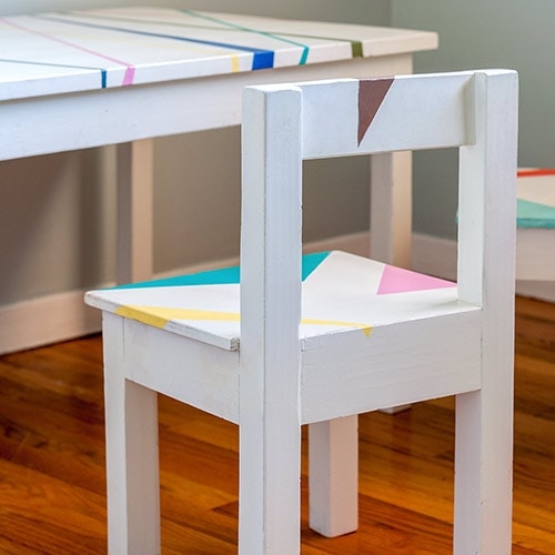 DIY kids table and chair set ideas that you can easily build no matter your skill level! Pick your favorite from this collection of great designs and build the kids the perfect place for homework, art or play!