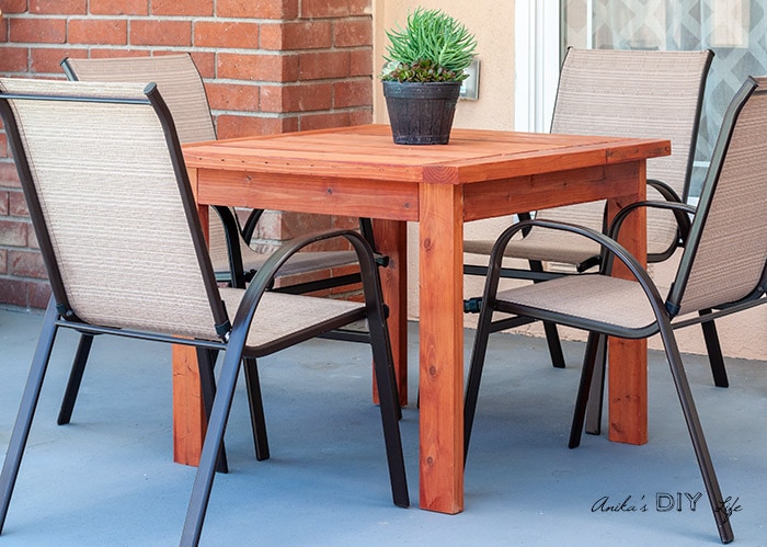 The outdoor table in patio with 4 chairs