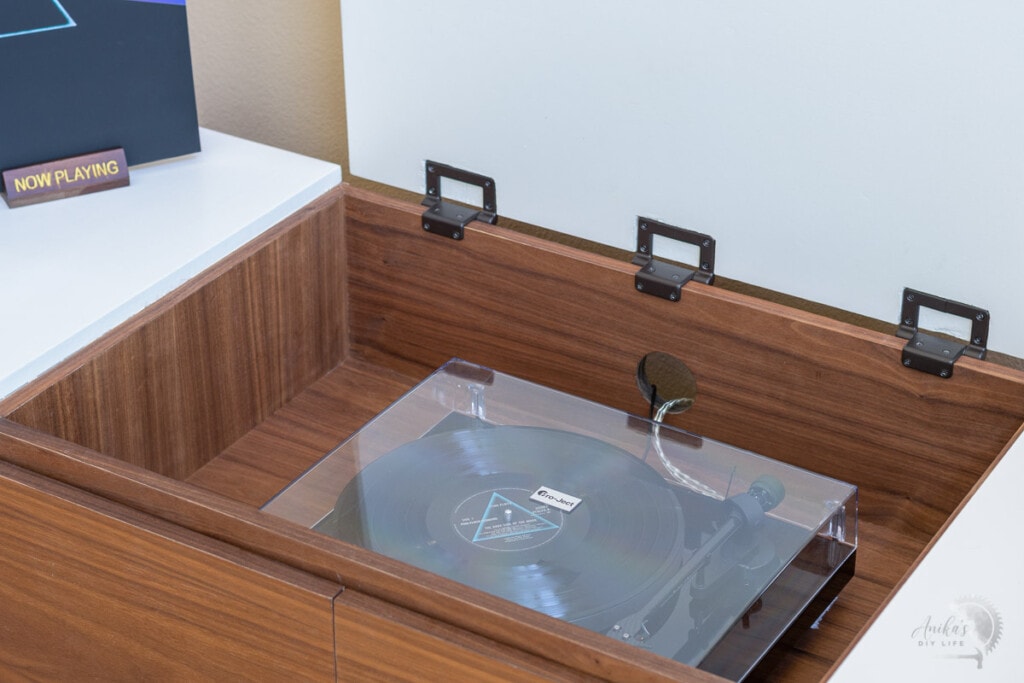 Record player compartment with record player inside it 