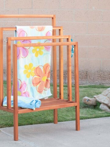 Learn how to build this easy DIY outdoor towel rack. It is a quick project with detailed tutorial, plans, and videos. It looks great too!