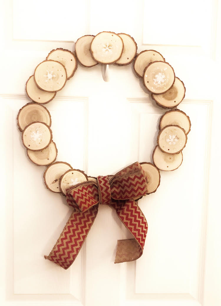wood slice wreath with red chevron bow
