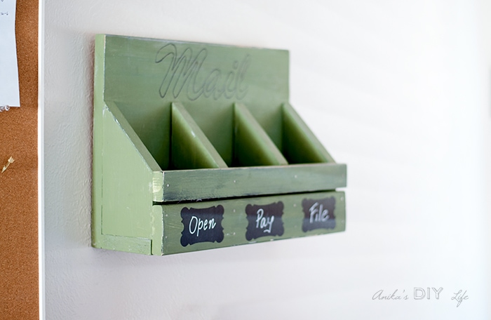 The perfect solution for organizing mail clutter - DIY wall mounted mail organizer - easy beginner woodworking build using scrap wood.