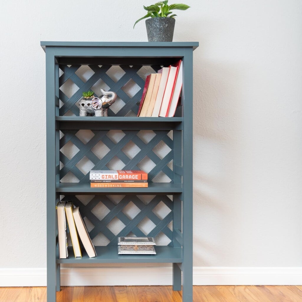 Learn how to build a DIY bookshelf with trellis back with step-by-step tutorials and detailed plans. This is a great beginner-friendly project that can be completed on a weekend.