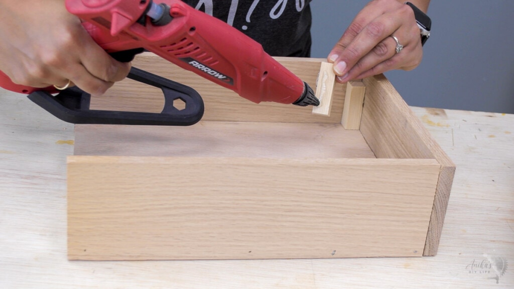 Attaching square dowels for lid support