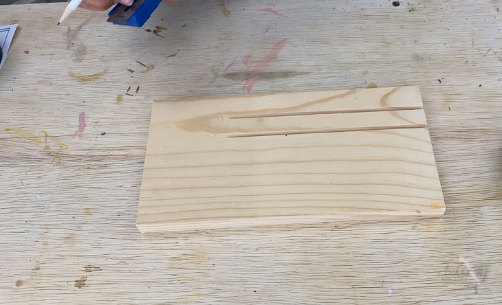 board with two slits for making a jewelry display stand