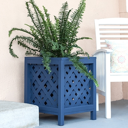 Full tutorial and plans for a DIY lattice planter box using vinyl lattice and a few boards. How to make your own planter box for indoors or outdoors.