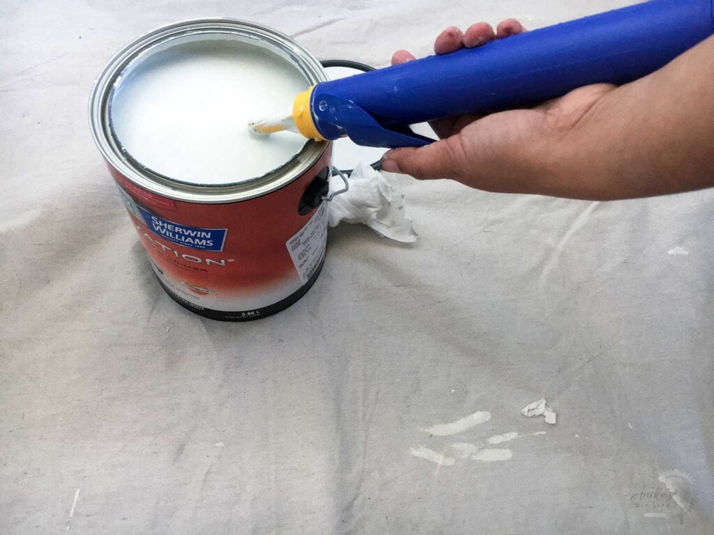 Filling paint into the quick painter from the paint can