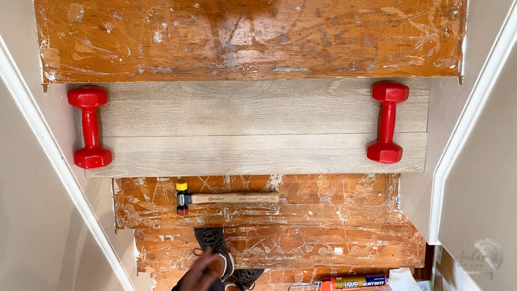 applying weight on vinyl plank flooring to install on stairs