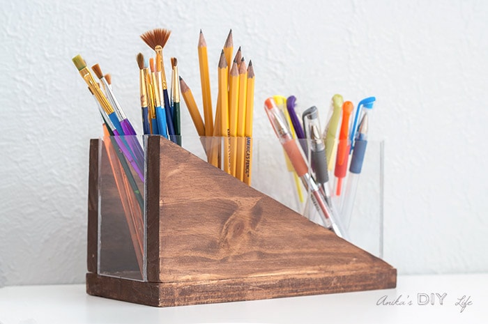 DIY Modern pencil holder made with wood and plexiglass with pens and paintbrushes