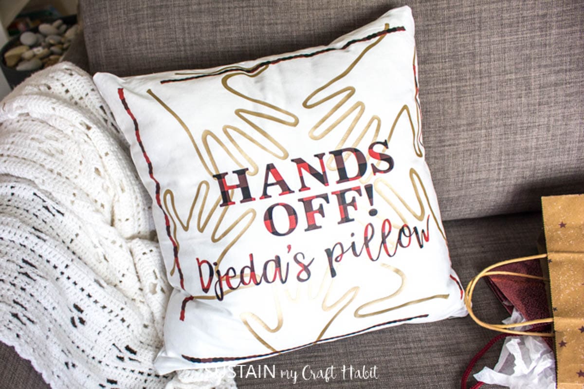 Custom pillow as a gift with the saying "Hands off! Djeda's pillow"