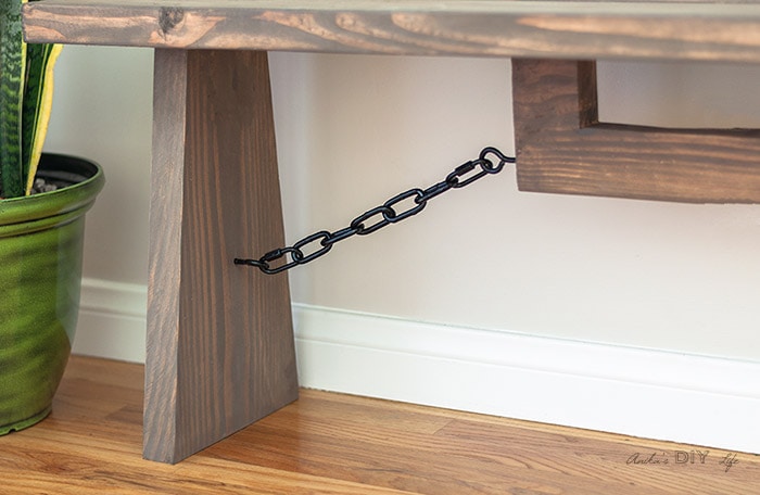 Close up of the chain on the DIY Industrial style bench 